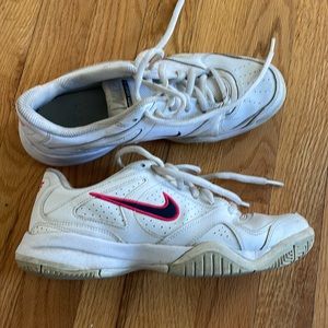 Nike Tennis Shoes